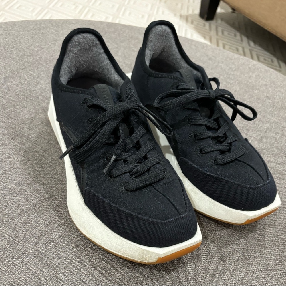 Like new Women’s Allbird Risers! Worn once